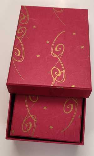 Pulsar Boxen-Set Strohseide® Print Festivities  rubinrot, 5in1